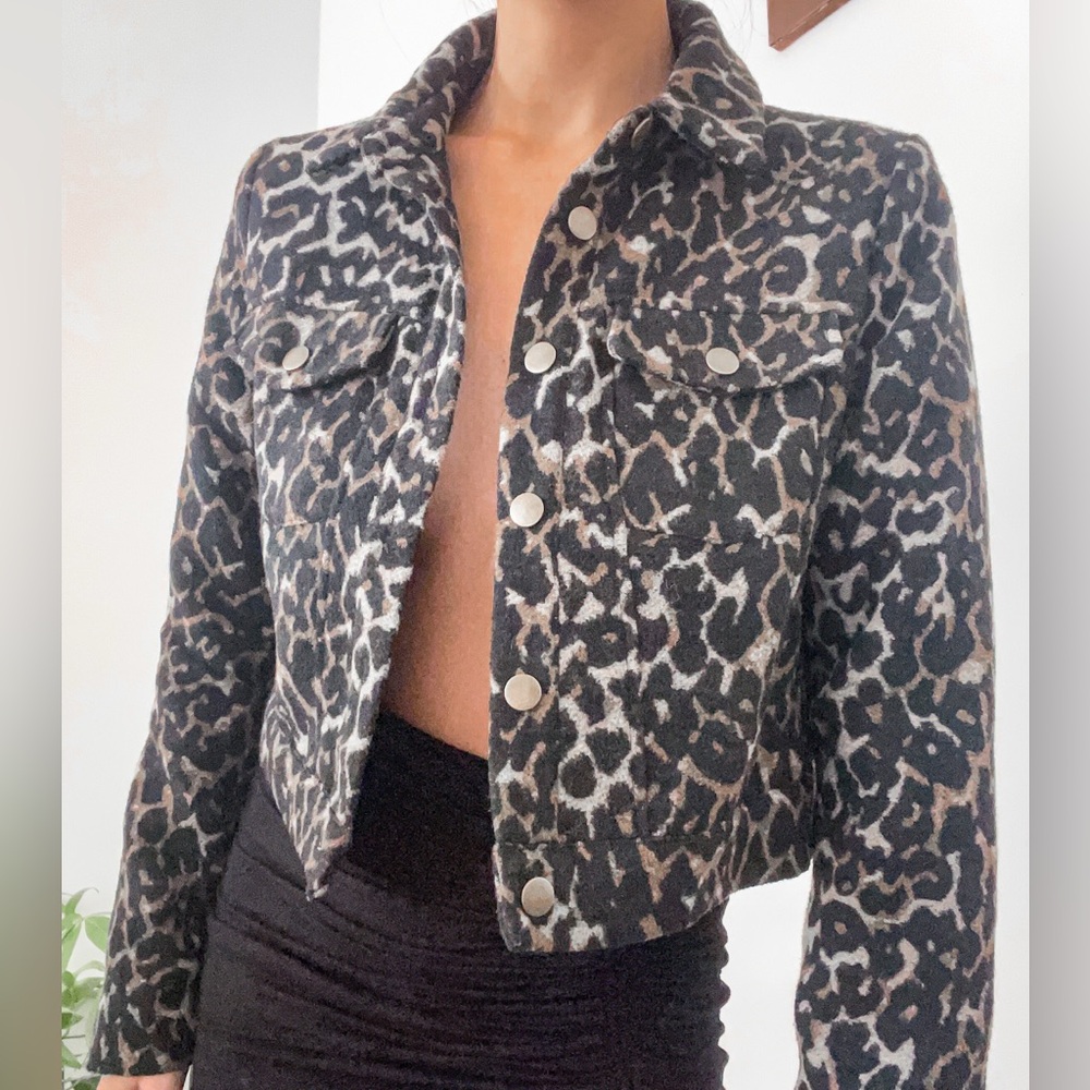 Forever 21 leopard cheetah cropped textured long sleeve jacket